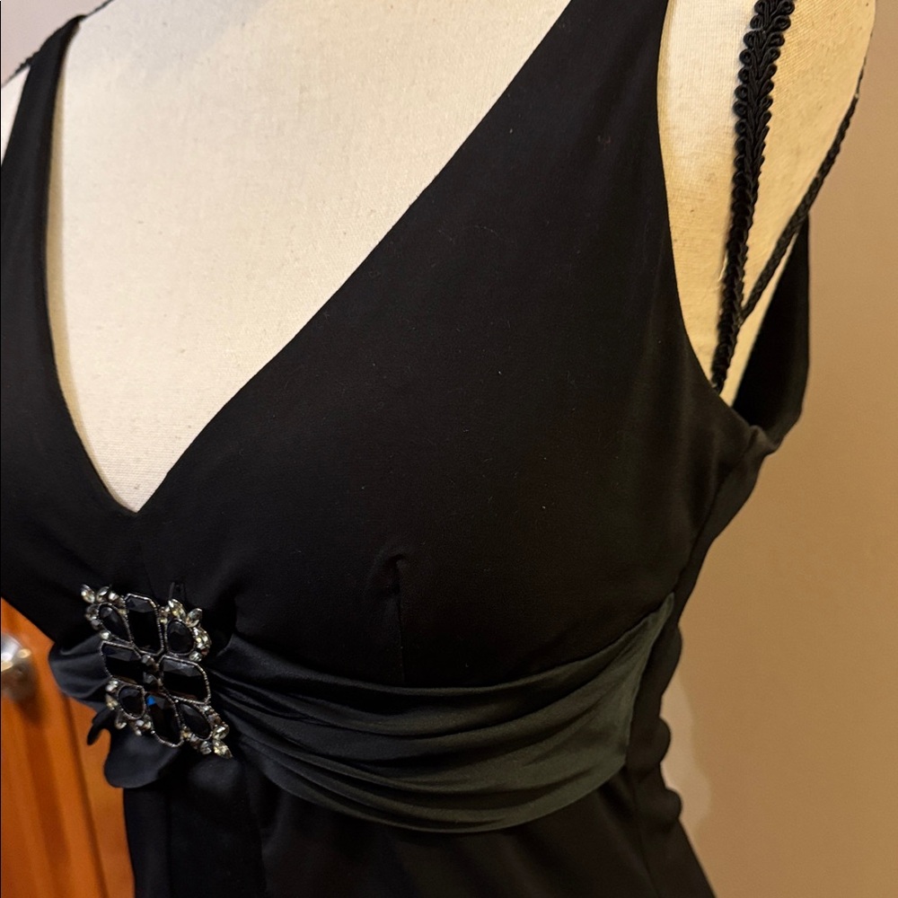 Cache Black Sleeveless Blouse with Embellished Detail - Picture 5 of 13